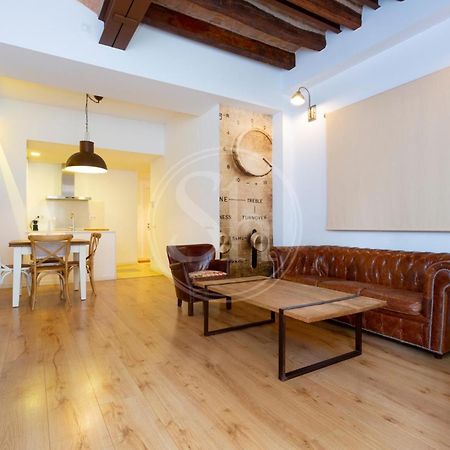 Moderno Apartamento En Eixample Barcellona Esterno foto
