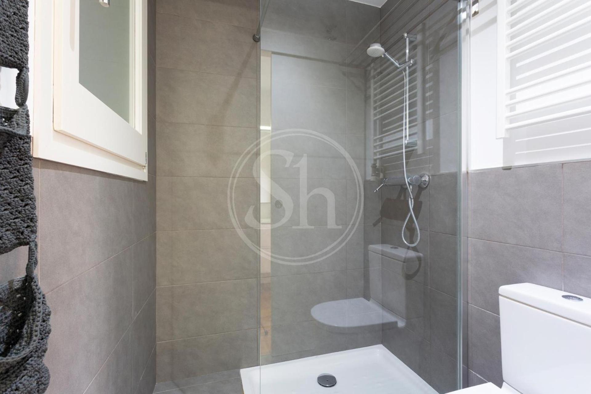 Moderno Apartamento En Eixample Barcellona Esterno foto